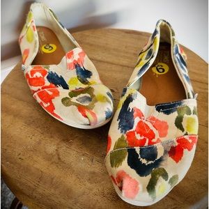 TOMS women casual shoes